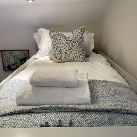 Holly Cottage, 2, Northbrook Park, Farnham-Up To 6 Adults Dış mekan fotoğraf