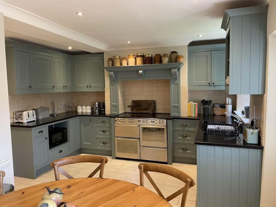 Holly Cottage, 2, Northbrook Park, Farnham-Up To 6 Adults Dış mekan fotoğraf