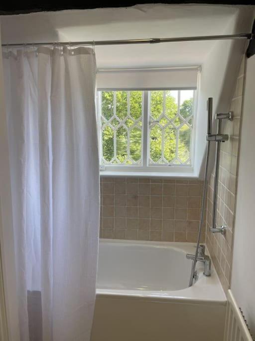 Holly Cottage, 2, Northbrook Park, Farnham-Up To 6 Adults Dış mekan fotoğraf