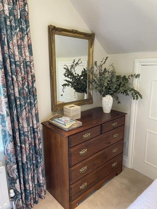 Holly Cottage, 2, Northbrook Park, Farnham-Up To 6 Adults Dış mekan fotoğraf