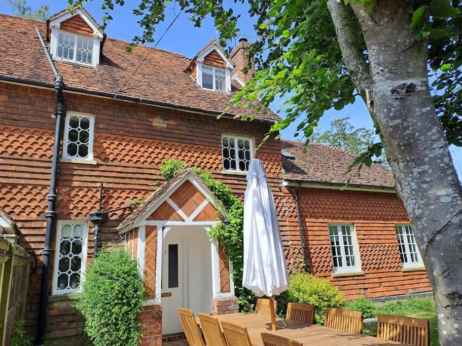 Holly Cottage, 2, Northbrook Park, Farnham-Up To 6 Adults Dış mekan fotoğraf