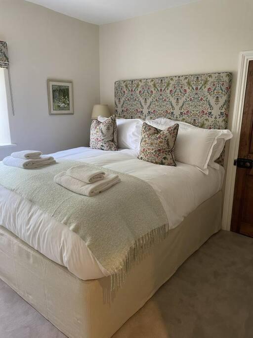 Holly Cottage, 2, Northbrook Park, Farnham-Up To 6 Adults Dış mekan fotoğraf