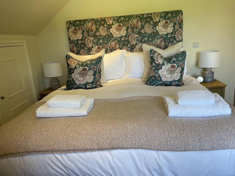 Holly Cottage, 2, Northbrook Park, Farnham-Up To 6 Adults Dış mekan fotoğraf